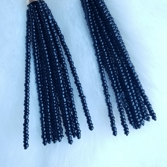 Black bead fringe earrings - Picture 3 of 4